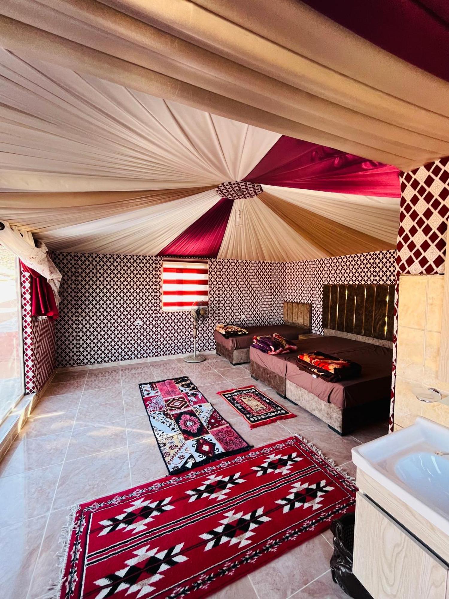 Wadi Rum Camp Stars & Jeep Tour Hotel ภายนอก รูปภาพ